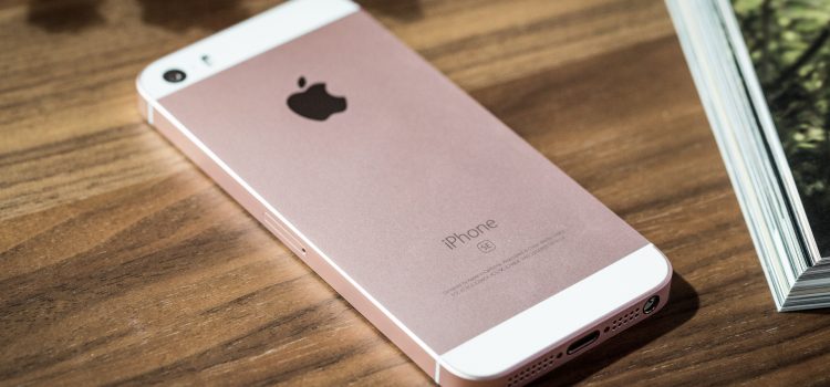 Apple sostituisce direttamente gli iPhone SE per mancanza di display.